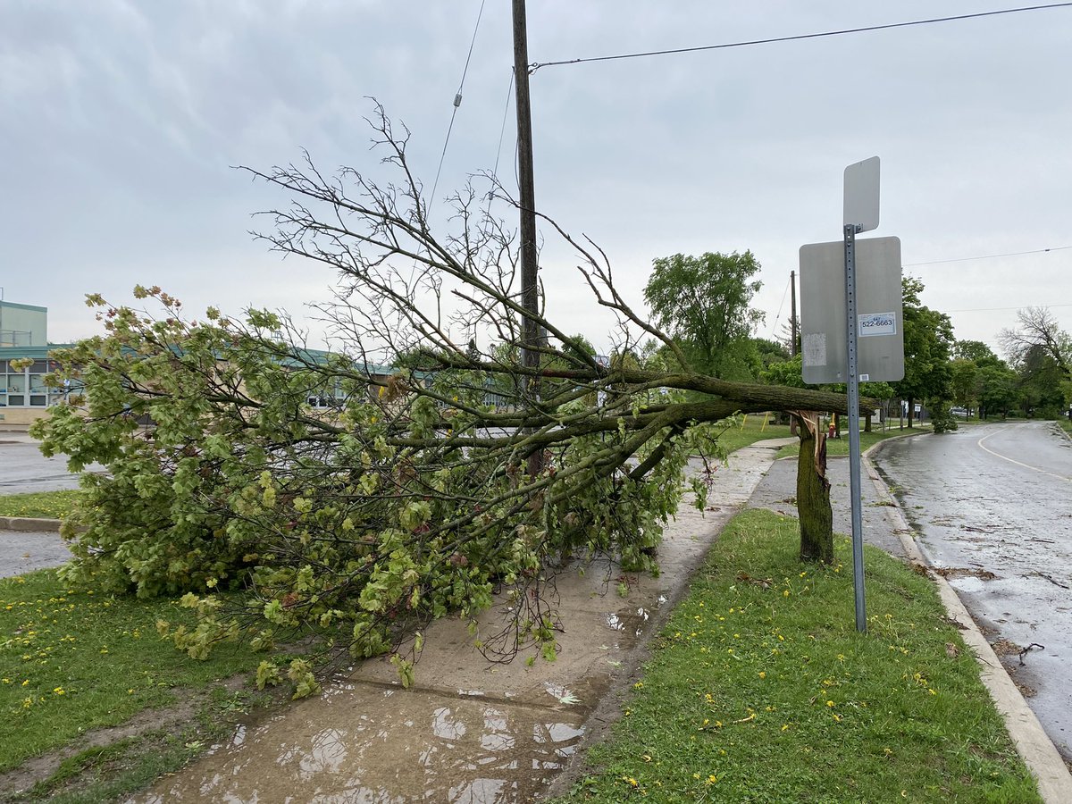 ChavezREdg's tweet photo. @blogTO #RichmondHill #ONStorm https://t.co/yFtvKWoUth