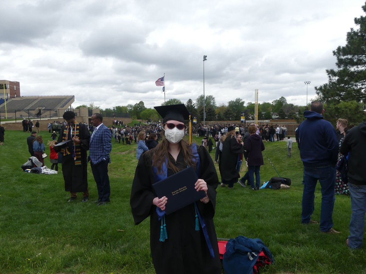 ninjaamber13's tweet photo. I graduated today from @AugustanaSD and am now an #AugieGrad ! 🎓Cat not included https://t.co/k718qz774z