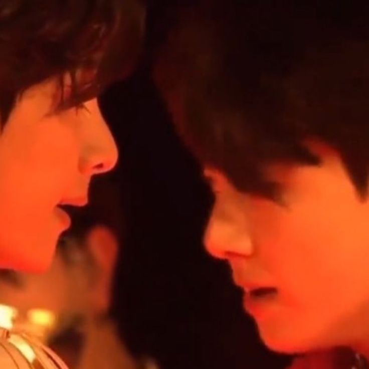 tkchronicles's tweet photo. TAEKOOK PLS I'M NOT A STRONG PERSON https://t.co/iWraUC8OAX
