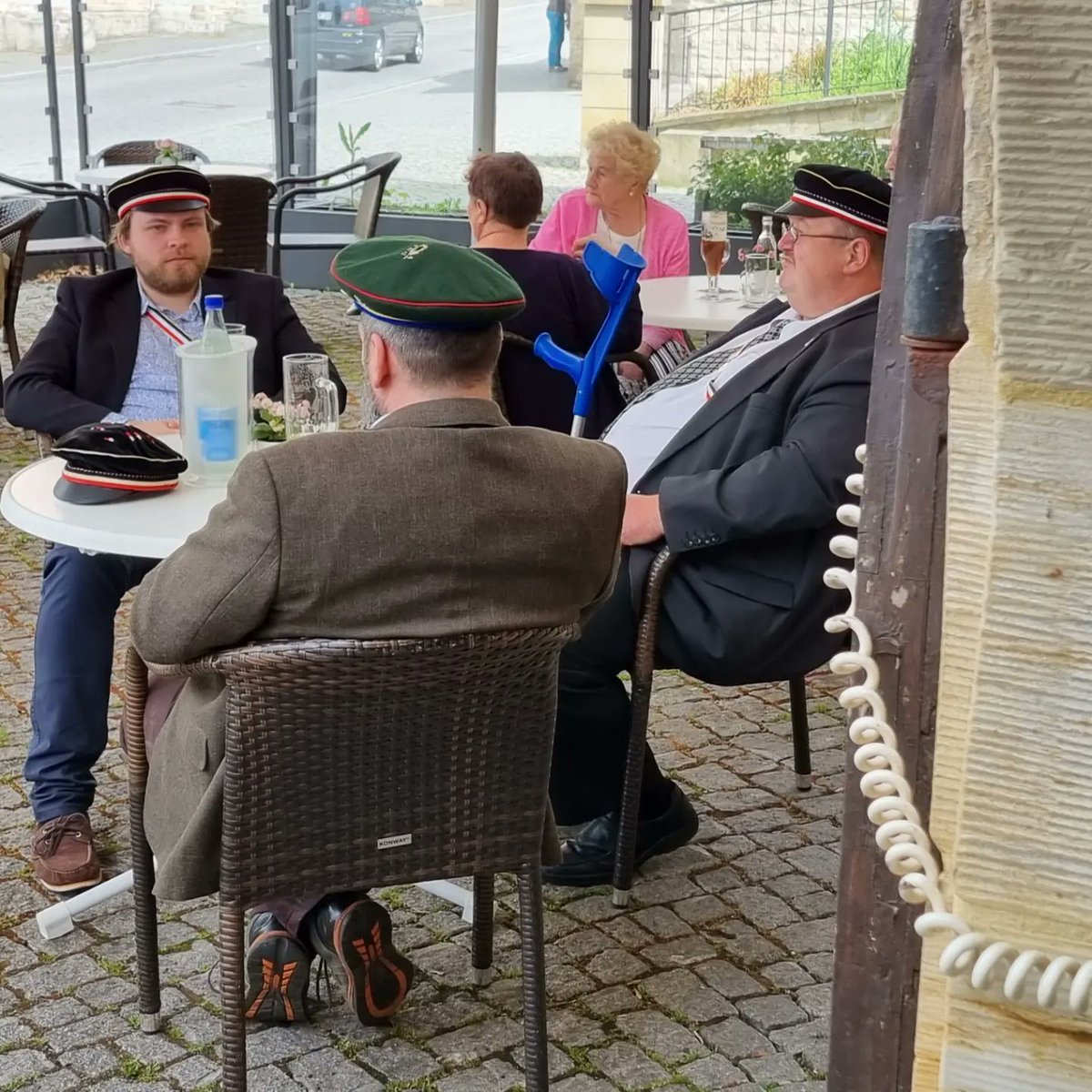 BKronach's tweet photo. Besuch am Wingolf-Denkmal
Die Mittagspause wurde zum Essen und zum Besuch des Wingolf-Denkmals genutzt!
#burschenschaft #germaniasolmontia #kronach #eisenach #eisenacherleben #wingolf https://t.co/qrxfDqxbbh