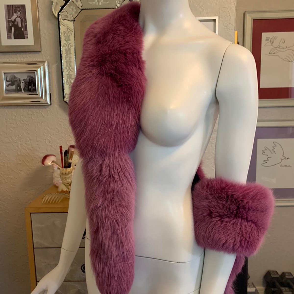 TheArtistKyla's tweet photo. ✨💜➰💥#ForSale!! STUNNING Large 1950s Vintage Lavender Extra Long Fox Fur Boa!💞

#vintage #showgirl #ebay #1950sfashion #burlesque #foxfurboa #furwrap #fancy #vintagefashion #vintagewrap #vintageboa https://t.co/U6ERmnIhve https://t.co/rErJXBAcsP