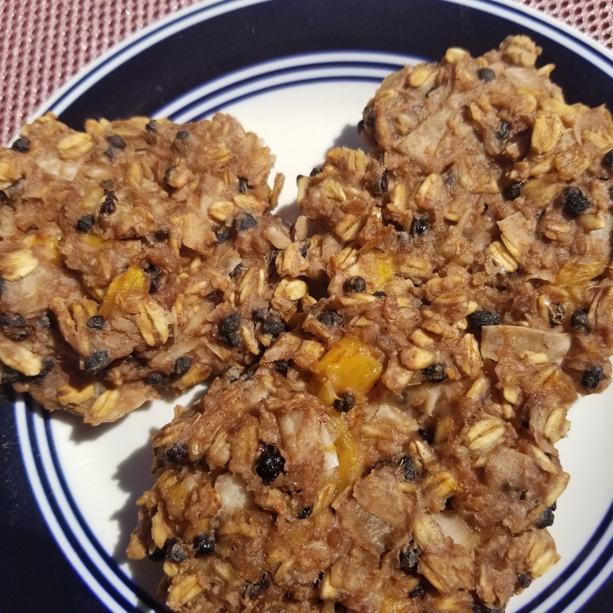 1stungun's tweet photo. Mmm, just made some sugarless Elderberry Coconut Cookies with oatmeal, chickpea flour, sweetened with whole minced pineapple and natural stevia...
SO tasty!
#RealFoodRocks #foodporn https://t.co/c9ISg5ZjEm