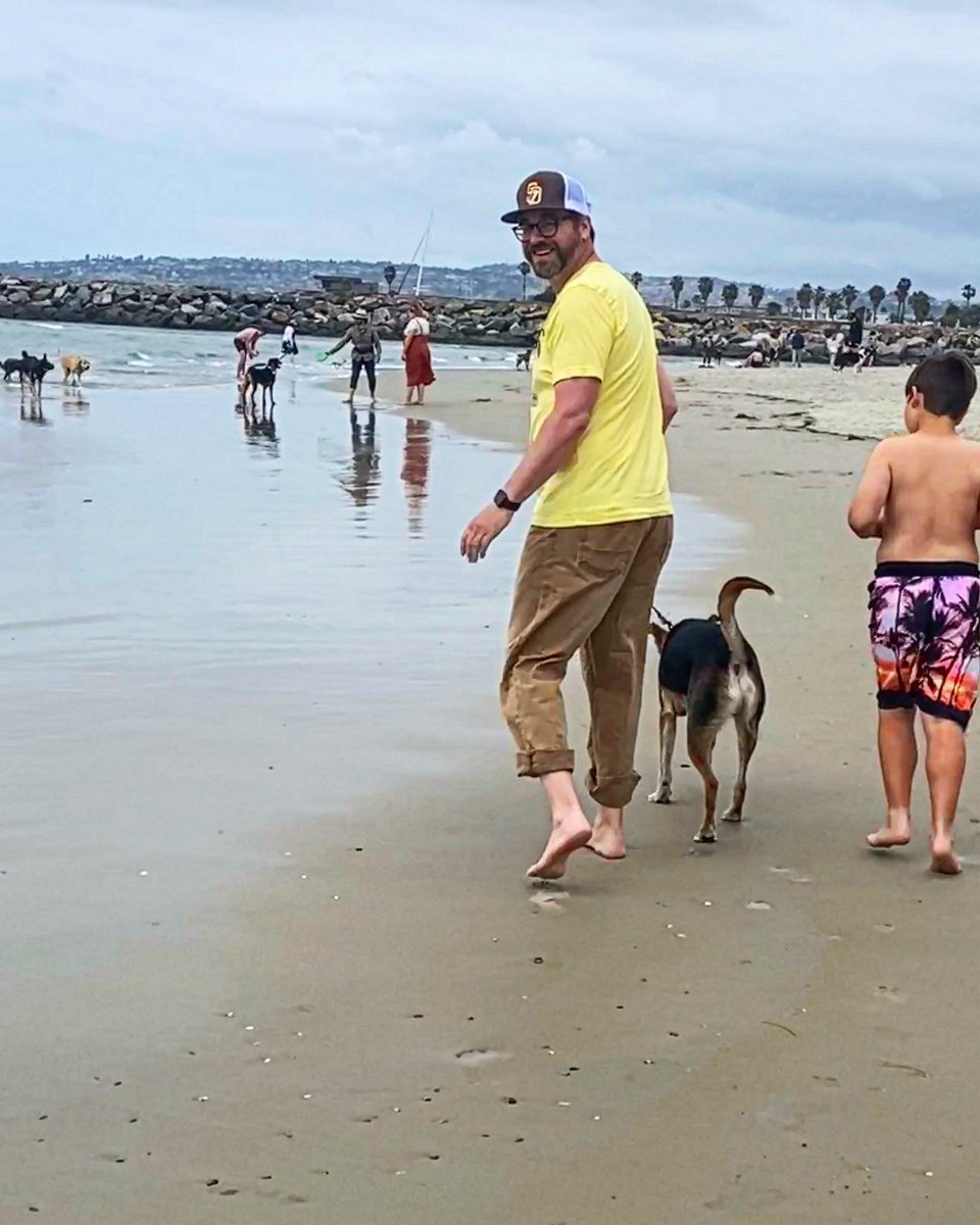 MDeanClark's tweet photo. Stop Two: Dog Beach with #Beasmode https://t.co/JQiVxzE7xj