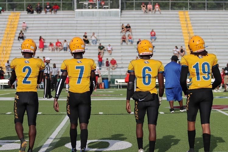 RickardsFB's tweet photo. 2022 Jamboree Rickards Captains are @WatkinsRico2 @keyonbrown850 @Tristen7k and @arnnell5 . One Way Raiders Way!! 💙💛  #oneway #raiderway #onenationraidernation #family #southsideup #ifitaintblueandgold #rockstarlifestyle https://t.co/nx9inW5Kfi