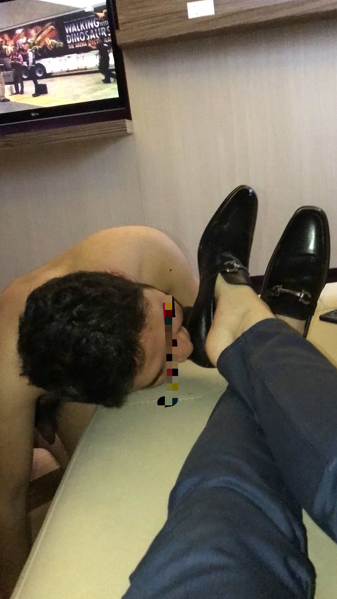 domcdmx's tweet photo. Así me gusta que me quiten los zapatos./This is the correct way to take off my shoes after the office. @rtfindom @rtfindom  @RT4Masters @RT4Kings @RT2AUL @rt4dom @IvanBImx @4AXLservice https://t.co/PoWJ0Oyfmj