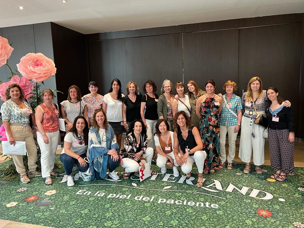 CristinaVidal70's tweet photo. Gracias a #proyectoGesto #Hollister las Enfermeras estomaterapeutas seguimos creciendo en conocimientos.Presentación de Manual de buenas prácticas de Humanización de las Consultas de Ostomia. https://t.co/7iGKzoKgvP