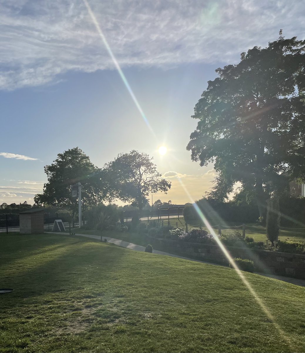 Lizboh's tweet photo. Beautiful evening here in ⁦@ShitChester⁩ https://t.co/cS2OxHi2ka