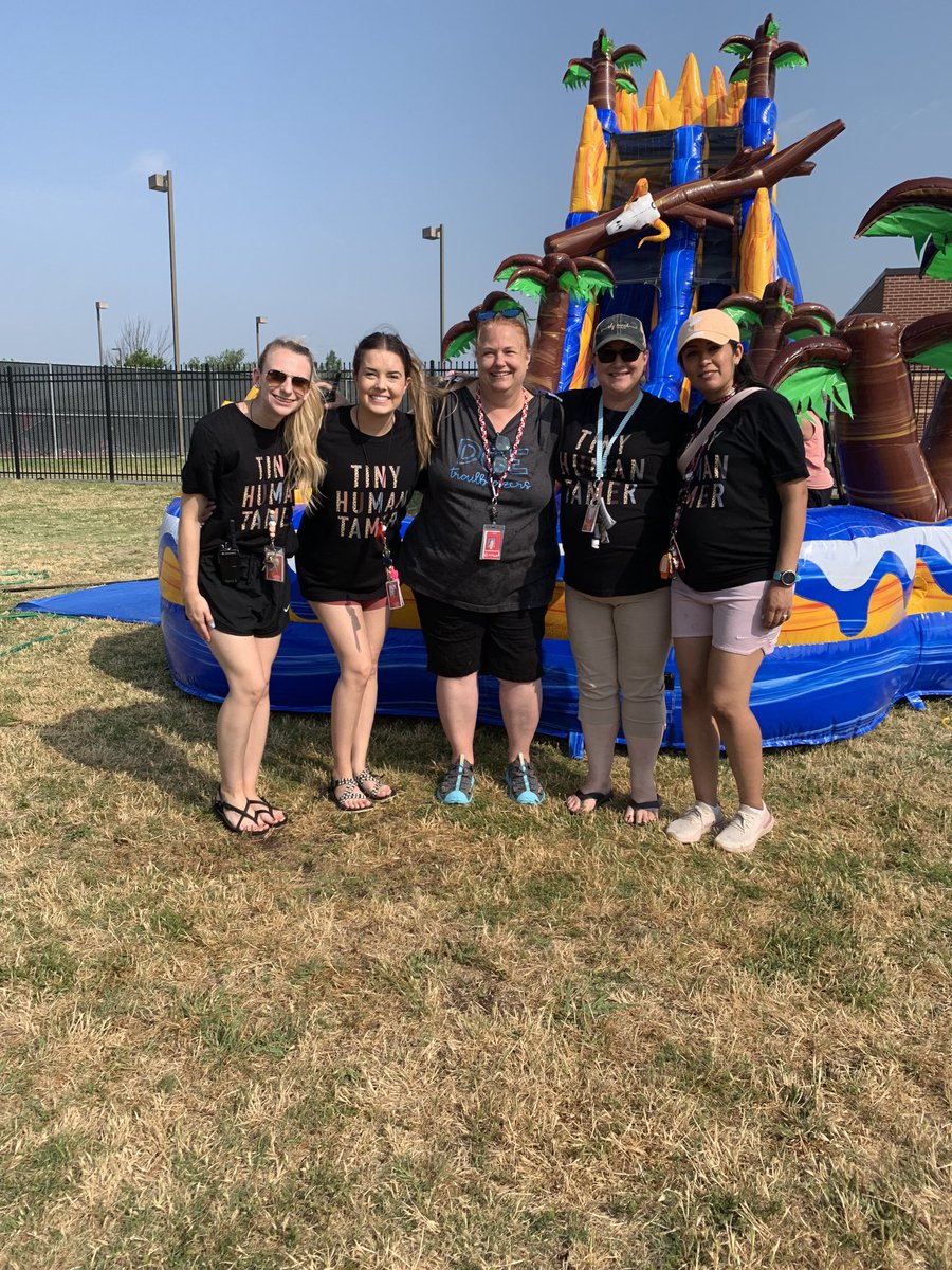 firsthildebrand's tweet photo. The kids and staff enjoyed spending our last Field Day with Ms. Edwards!!! It was a great day had by all! 🎉🎊We will miss you Ms. Edwards! ❤️❤️❤️ ⁦@DCEtrailblazers⁩ https://t.co/fbYReY6k7v