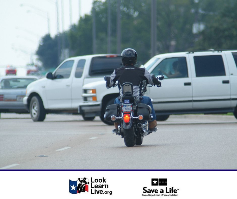 LookLearnLive's tweet photo. Good posture helps you maintain control of the motorcycle. Keep your back straight and head and eyes up. #RidingTip #MotorcycleSafetyAwareness #EndTheStreakTX https://t.co/DlUrkzETHI