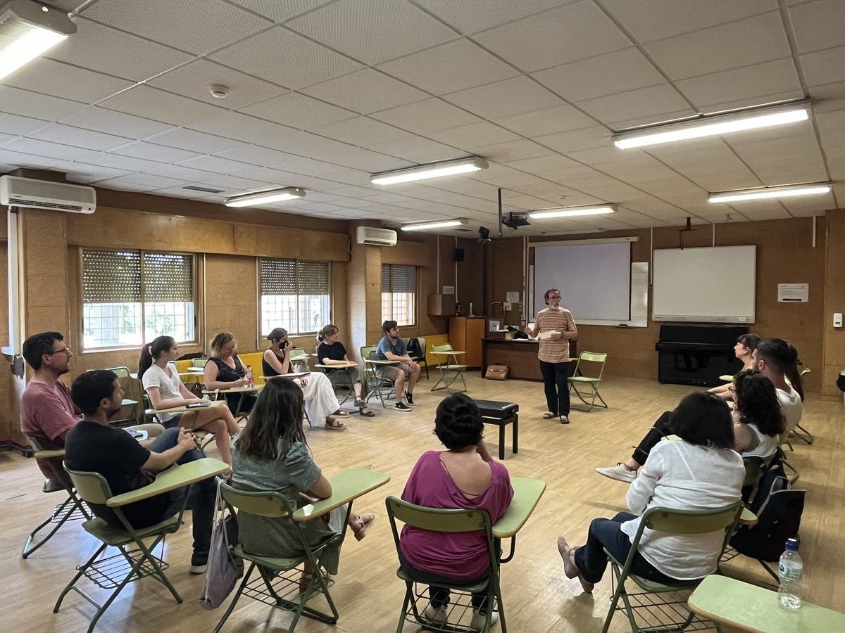 aocafer's tweet photo. Haciendo música con cualquier cosa con el maestro Javier Gordillo. Desde #pedaLABUGR te agradecemos que compartieras tu experiencia en este taller. Esperamos repetir pronto. https://t.co/PcnXL4Hh5x