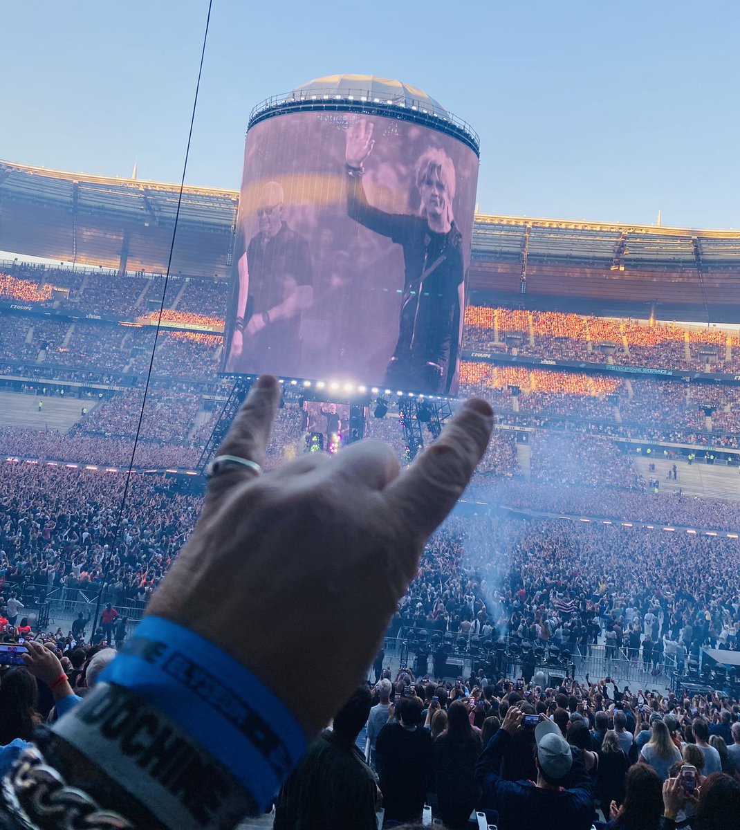JL_Reichmann's tweet photo. @indochinetwitt 🎸🎶 @stadefrance 🔥 #indochine  🔥🔥 https://t.co/YsA3dbF5DP