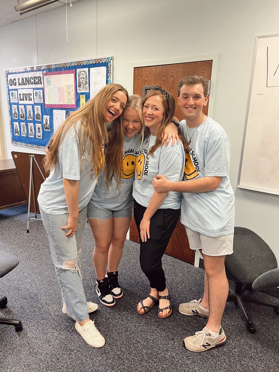 CHSLancer's tweet photo. 4 years of writing articles, snapping photos, creating broadcasts, and forming an infinite amount of memories! Thank you Lancer and thank you Mrs. Moore. 🤍🌎📰 https://t.co/q9cYAh1scA