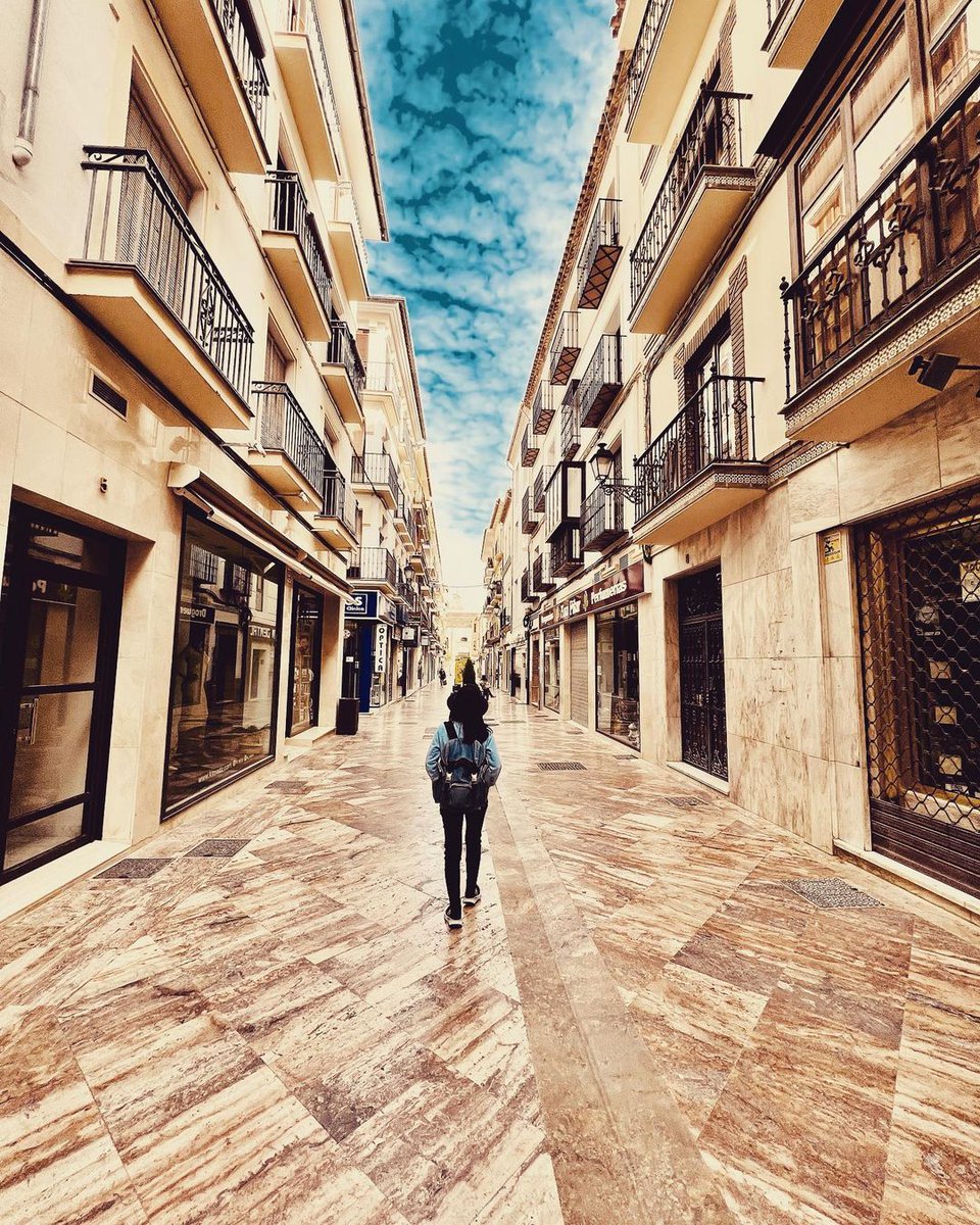planetantequera's tweet photo. La comercial calle Duranes, calle icónica de nuestra ciudad, #Antequera por thetravellinglarrikin https://t.co/VvFfpyVXvp