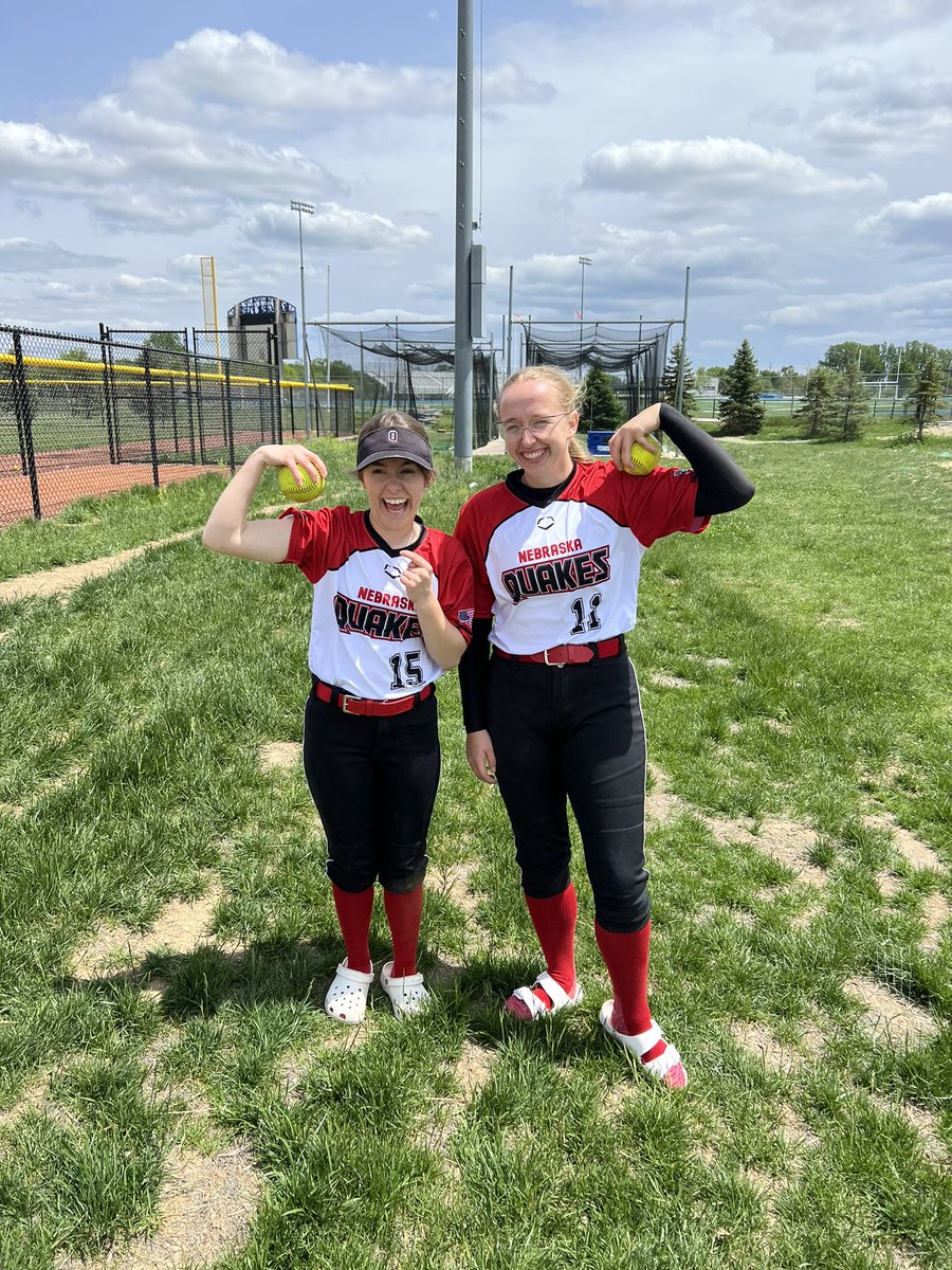 NEQuakesTaylor's tweet image. Bats were 🔥 this morning!  Outscored opponents 24-4!  Two sac bunts by Izzy &amp;amp; Ava to move runners across! #teamwork #soliddefense #sacrifice