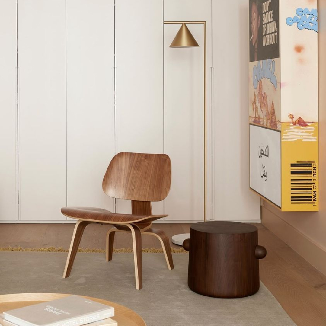 HermanMiller's tweet photo. Enjoy some R&R in the LCW. The airy Eames Molded Plywood Lounge Chair (LCW) brings big comfort to small spaces. See how it completes this minimalist reading nook, styled by Zoë Murphy. #hmathome
Photo c/o Shannon McGrath & Zoë Murphy https://t.co/eTeUuRwu9D