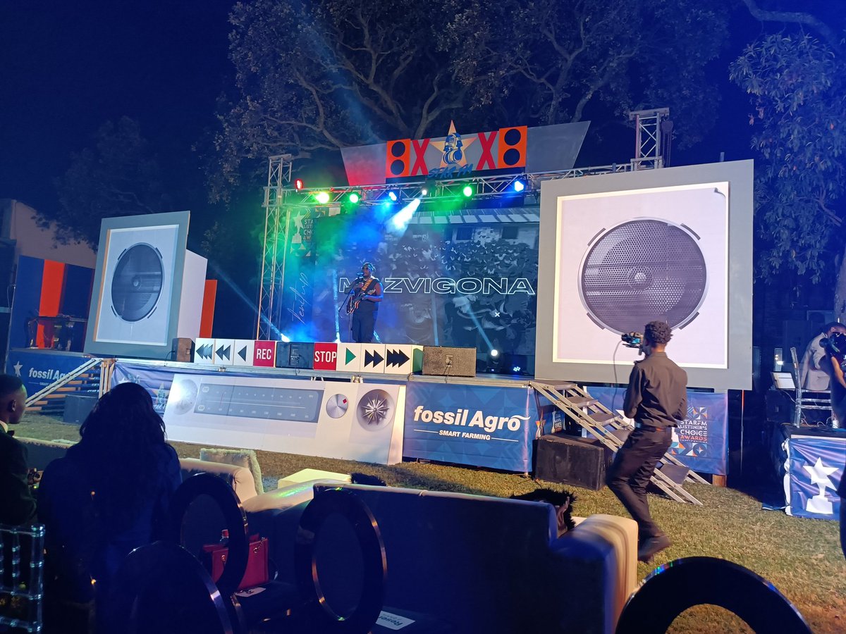 panathevoice's tweet photo. My boy @SylentNqo killing it on the @StarfmZimbabwe Listeners Choice Awards Stage!
#tenitup #extremeradio
@kvgroyalty @nikkiinthestars @Iam_H1 @SteveVickers5 https://t.co/v9rpHDQbep