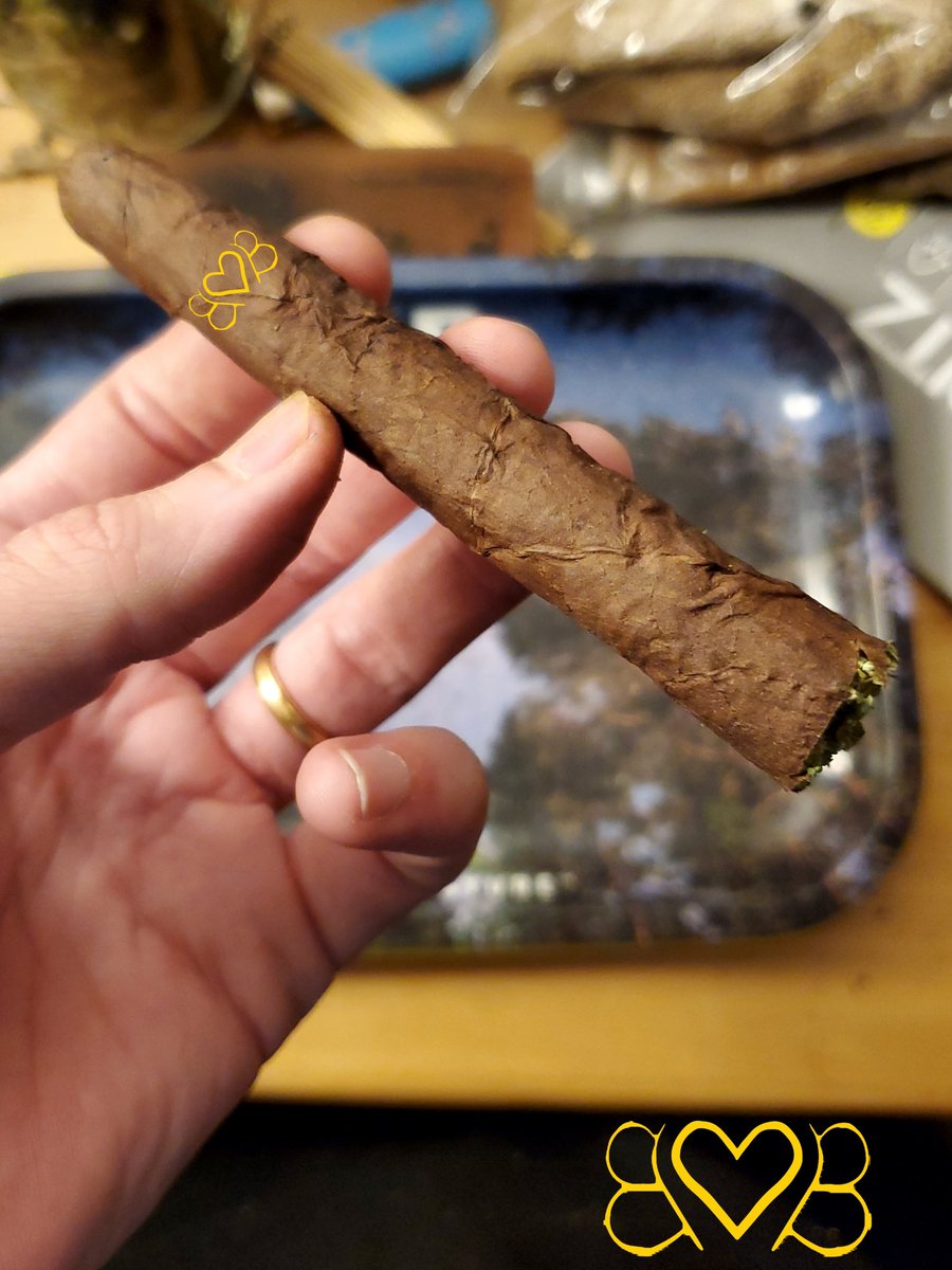 Bobsmetablunts's tweet photo. I present The Don Massive, inspired by a legend of cannabis Shiloh Massive @OGgutterguru this is a true luxury experience. Only filled with legacy grown cannabis, that holds up to the strict standards of Shiloh Massive and myself. https://t.co/tSFmk8E6wg