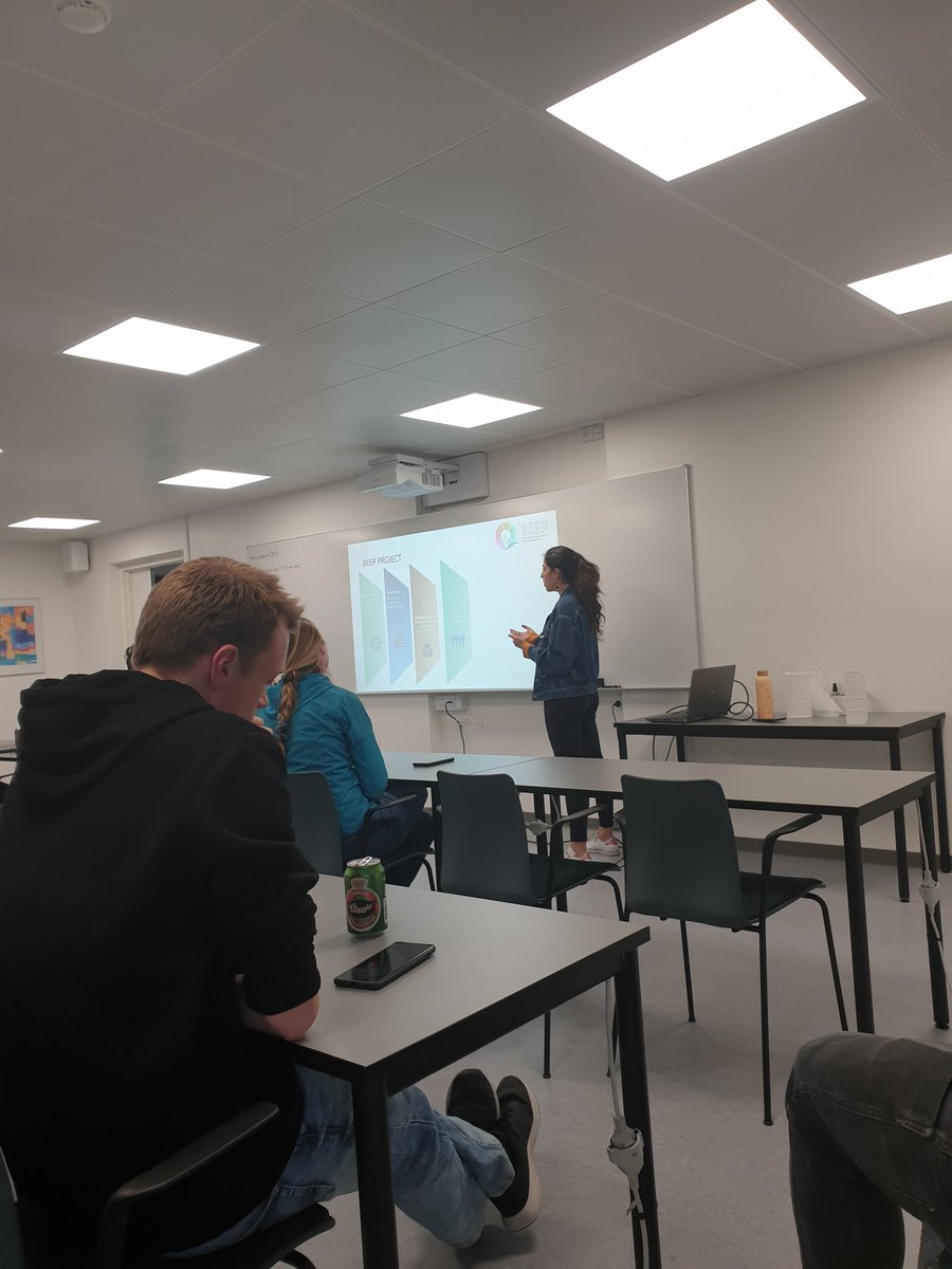 MicroSensing's tweet image. @ARIANNARIZZO13 telling participants in #microsensor2022 about her @BEEP_MSCA2020 PhD project
