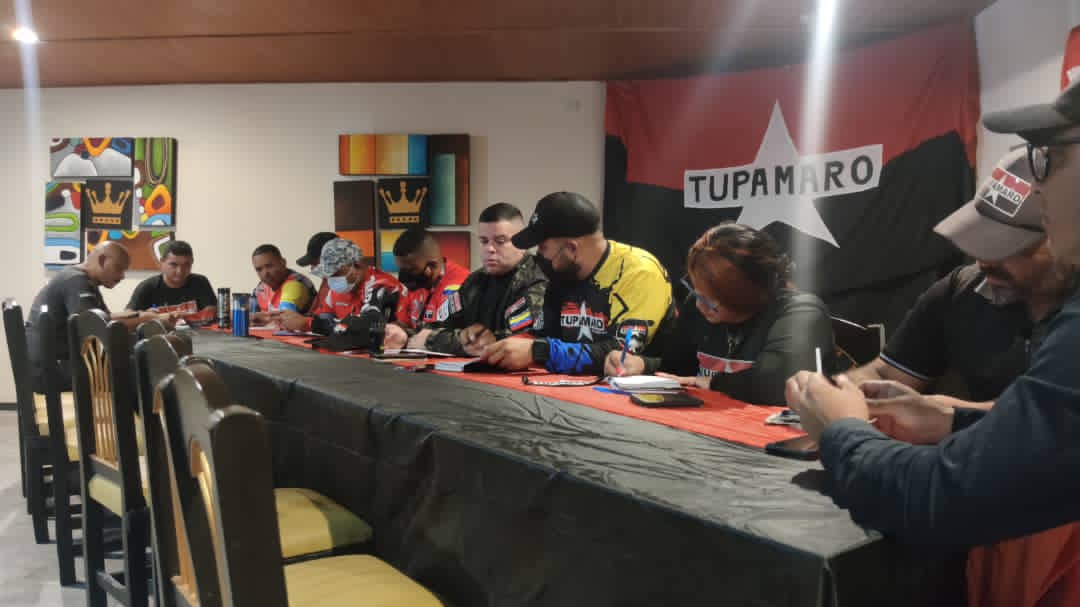 "No nos quedemos en el discurso y la teoría debemos ir más allá a la praxis a la acción porque estamos construyendo un partido revolucionario" afirmó nuestro Responsable del bloquellaneroamozonico Carlos Navarro.
#CulturaYDeporte
#MaduroLiderDeVictorias