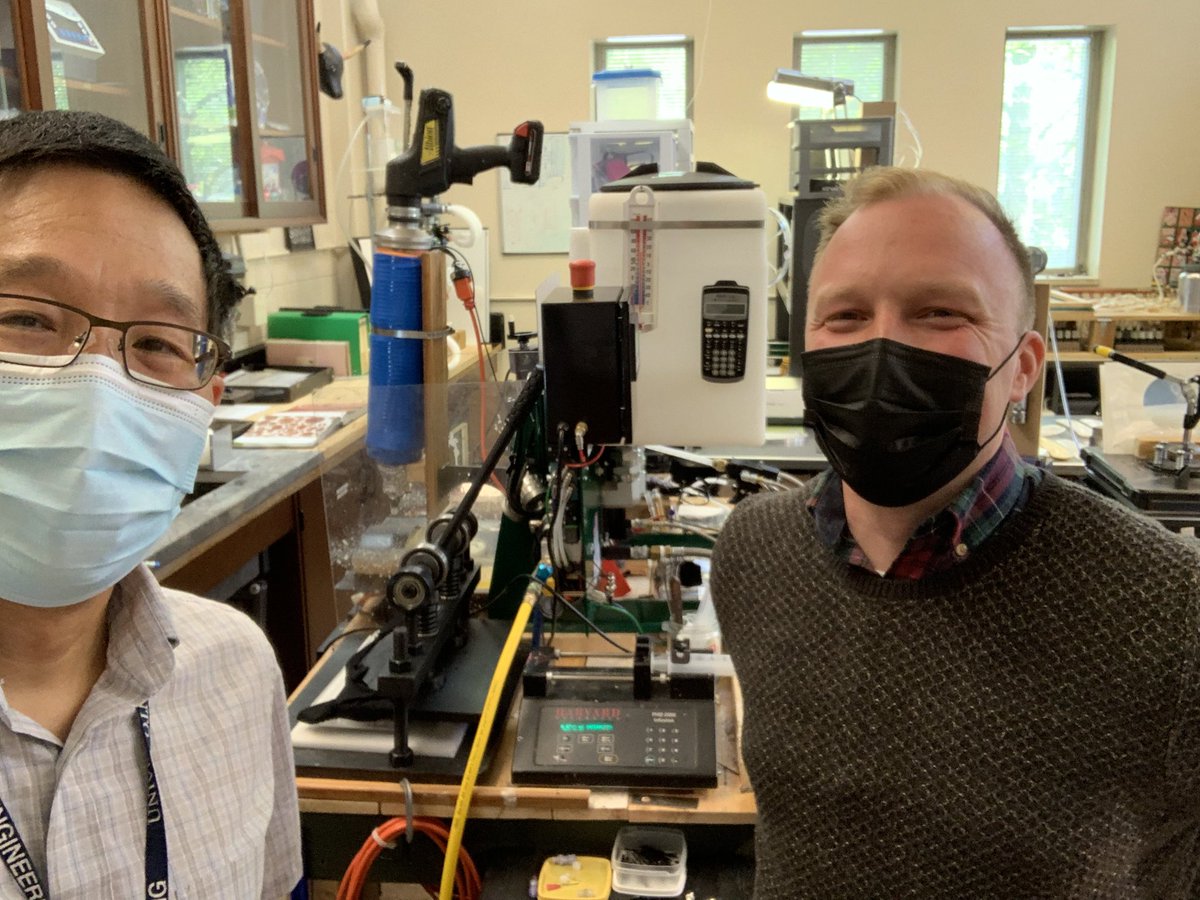 UofTEngDean's tweet photo. Always great to visit labs and see what’s on the go - dropped by to see @CKatrycz and learn about his PhD work @uoftmse @uoftengineering and his startup @unduwearables - love the maker feel https://t.co/Hib9CTHYJl