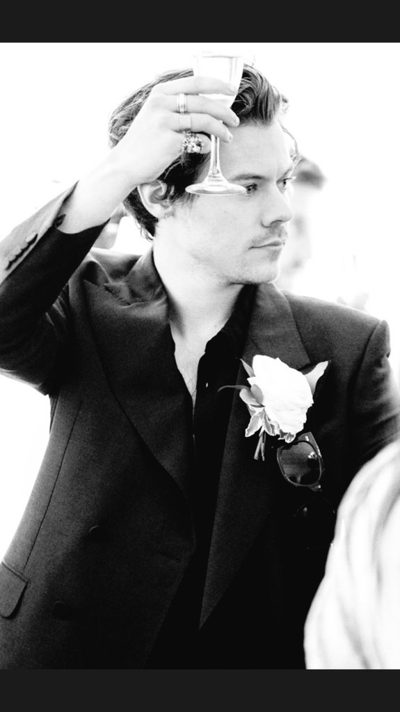 ㅤㅤ 　　⁞ ❏ 𝐈𝐍𝐒𝐓𝐀𝐆𝐑𝐀𝐌 

ㅤㅤ 　𝗙𝗲𝗲𝗱 | 𝗌𝗍𝗈𝗋𝗂𝖾 | 𝗋𝖾𝖾𝗅 | 🔎

ㅤㅤ 　ㅤㅤ ⌂   ⊞   ♡   ○
⠀⠀⠀⠀⠀⠀⠀
Il est toujours temps de célébrer, malgré les mauvaises choses et ce qui ne marche pas.
⠀⠀⠀⠀⠀⠀⠀
⠀⠀⠀⠀⠀⠀⠀