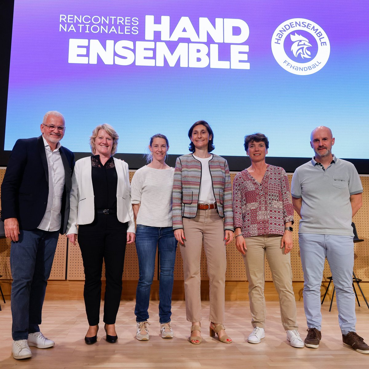 Katy_Menini's tweet photo. Parce que l'histoire s'écrit ensemble🤾♀️🇲🇫🤾♂️
@AOC1978 @BanaPhilippe @BrigitHenriques @mariealefur @bbarbusse @ffhandball @FRAparalympique @FranceOlympique @pajean1325 #handball #handensemble https://t.co/1FLVeC3CUD