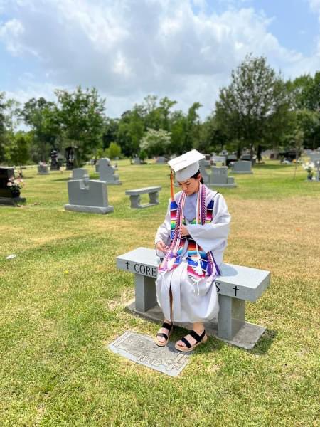CrystalCoreas's tweet photo. had to show my pops the grad fit https://t.co/l3zdkU1SKp