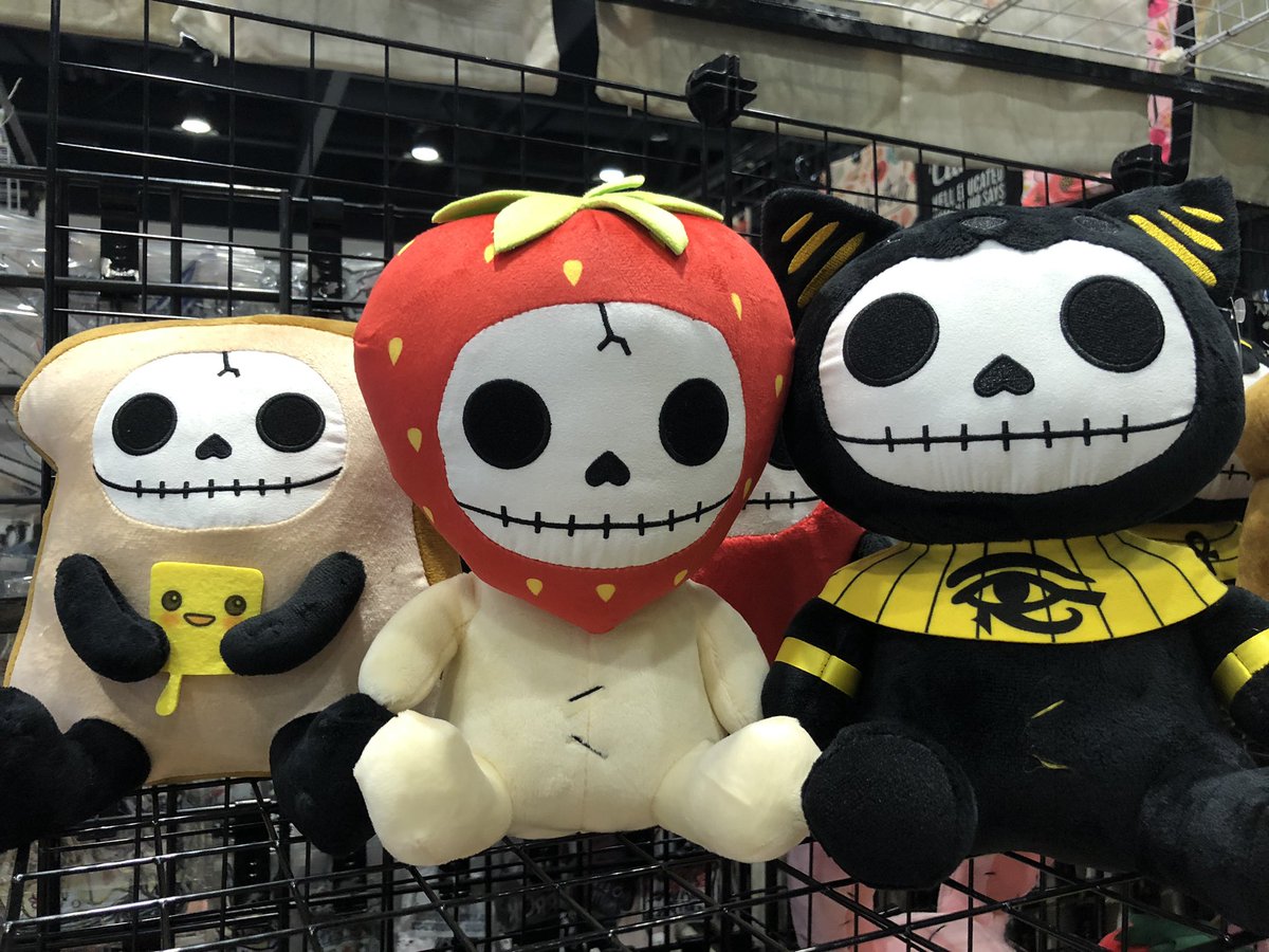orphanennui's tweet photo. Otafest day one #yyc #Otafest #furrybones  @zoltangal https://t.co/KaRgSfj5Kn
