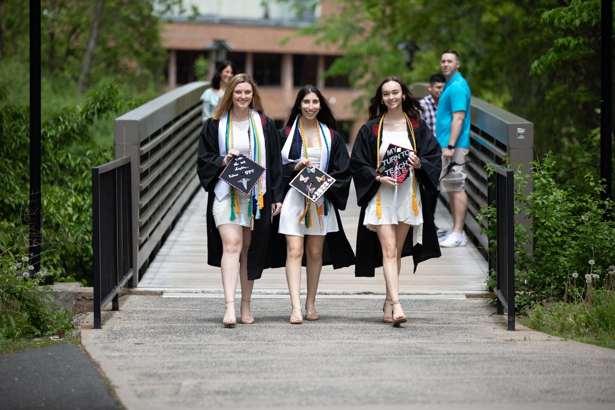 UofHartford's tweet photo. Let's have another round of applause for the #UHart Class of 2022.
When we look at photos from #UHartGraduation we see so much happiness, hope, and pride. You did it! We can't wait to see what you accomplish next.
πΈ View a full album of photos here: https://t.co/LYW5tsGdLJ https://t.co/mXwvOTtf3U