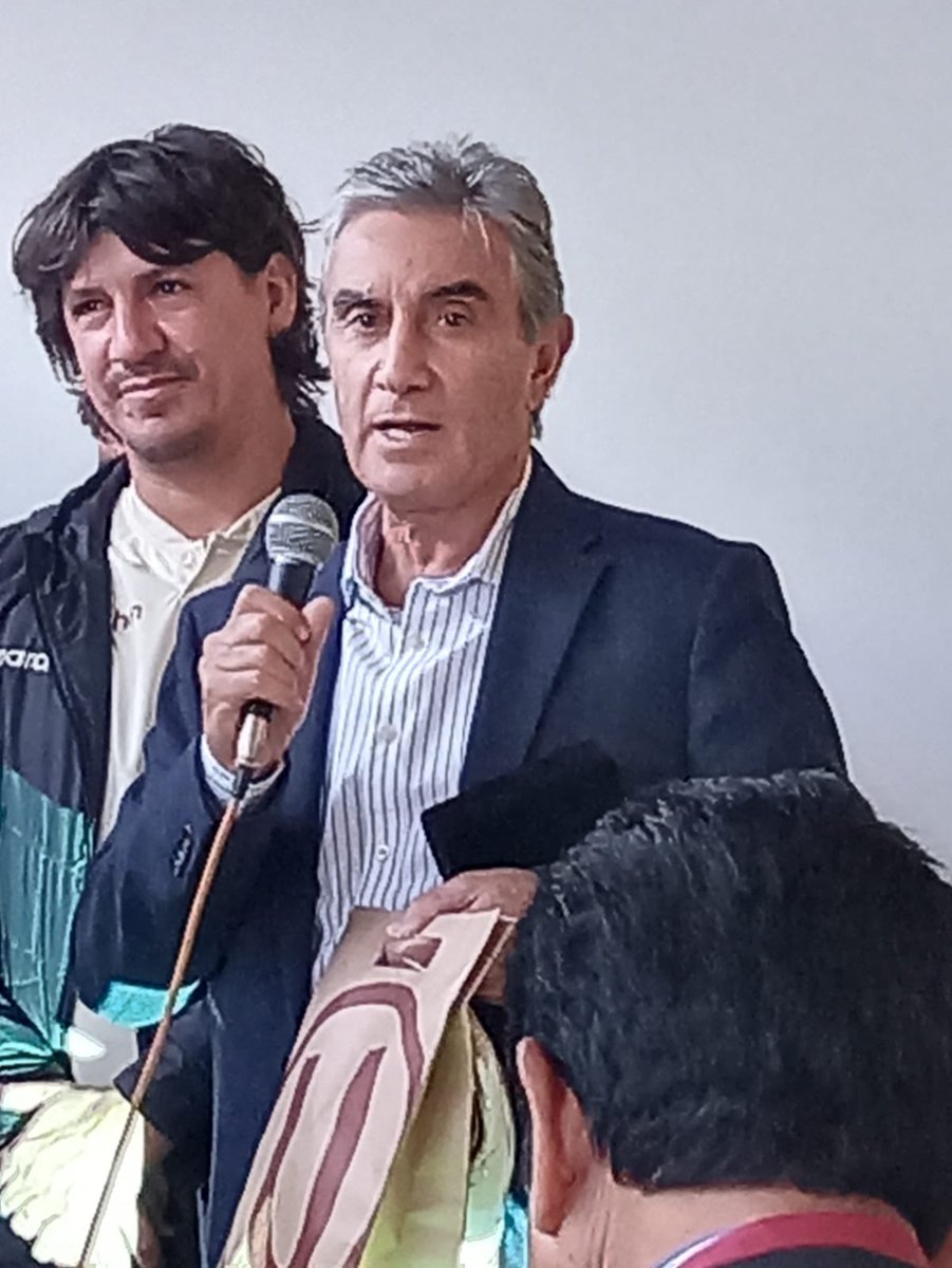 GuardiaCrema's tweet photo. Gracias @Universitario y @jferrari5 por abrirnos la puerta del mítico Lolo Fernández y homenajear de manera conjunta a nuestros cracks de la @Libertadores 1972.

@GuardiaCrema se siente orgullosa por el deber cumplido de preservar nuestro gran legado crema. https://t.co/bn4WEXGVdS