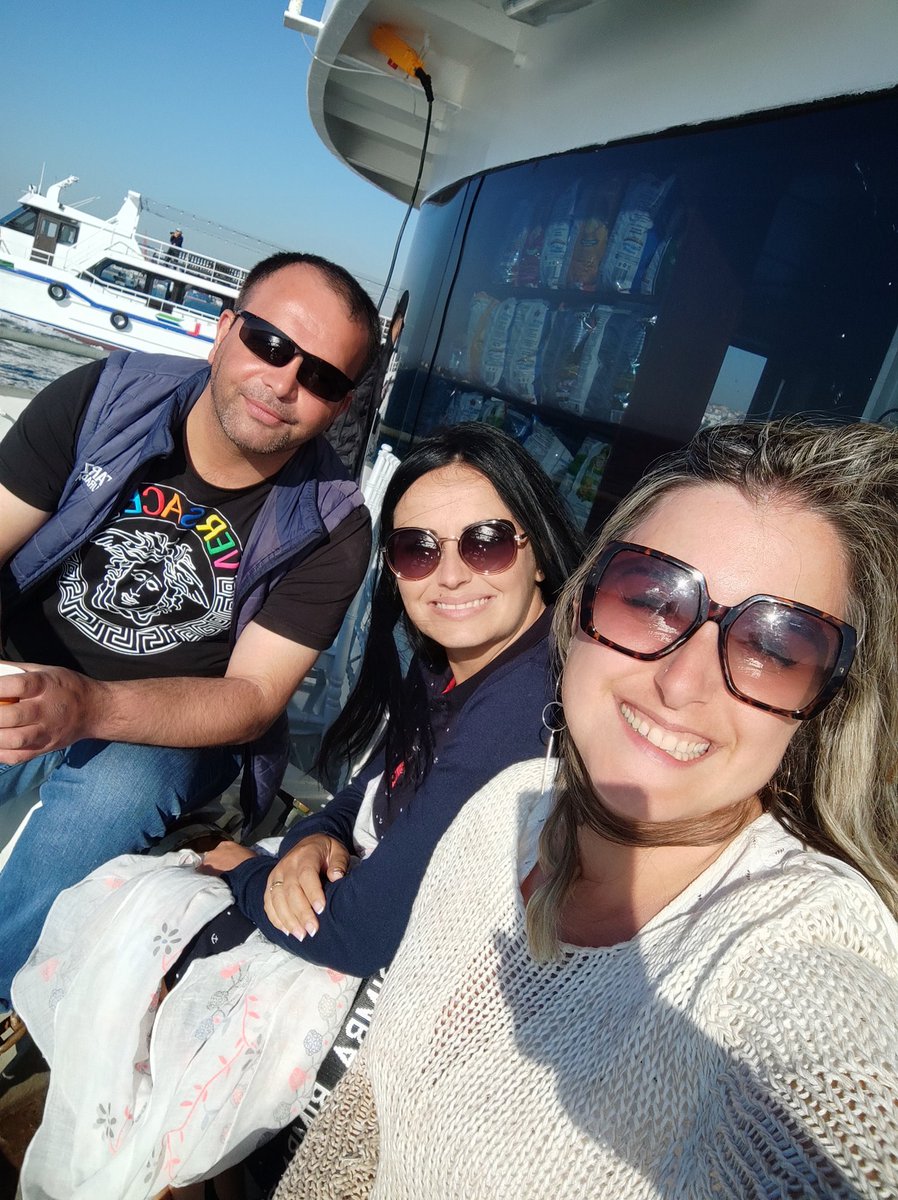 solcunit's tweet image. The sea is an important part of #istanbul since it acts as a union between East and West.  We love share with Istambul's people that is helping us a lot to carry a suitcase full of experiences, knowledge and the art of being here.  Thank you Ohan.  💙🇹🇷 #CMAEA #erasmusplus