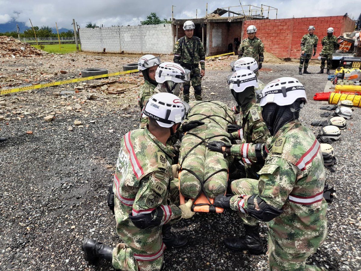 UNGRD's tweet photo. En Tolemaida, el Programa Nacional de #BúsquedaYRescate de @UNGRD, dictó Taller de capacitación para el componente médico del #USARCOL13 de @COL_EJERCITO continuando así con la preparación de los equipos en su fortalecimiento para la respuesta nacional ante desastres. https://t.co/nIgfAat9do