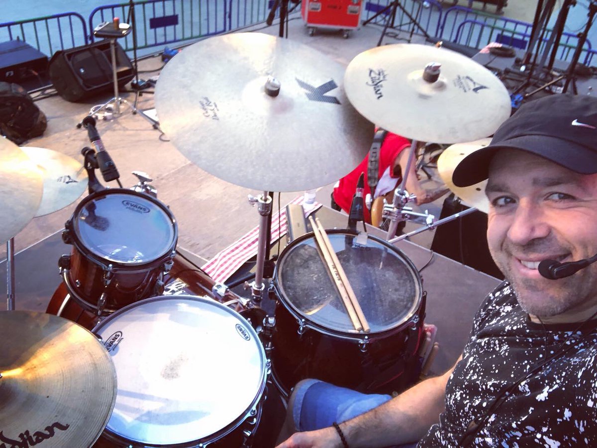 rcbdrums's tweet photo. Hoy con @tapeosoundsystem en en las fiestas de #primaveravendrellenca de @elvendrell_cat 🔥🥁🤗🔝
.
.
@yamahadrumsofficial 
@moi_yamaha 
@jairodrummer 
@zildjianspain 
@zildjiancompany 
@jordirosemusic https://t.co/rl5wHJWe2K
