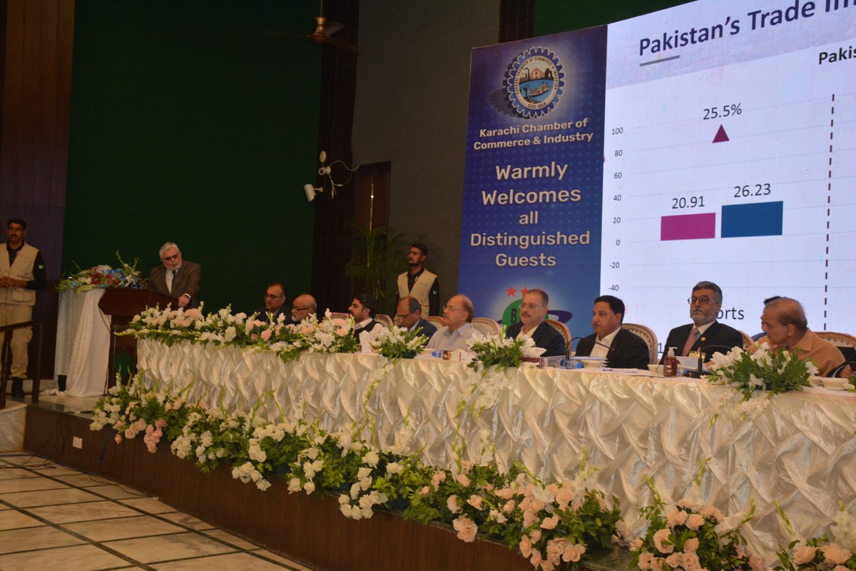 midreeskcci's tweet photo. Hats off to Prime Minister Shehbaz Sharif for withdrawing 17 percent GST on Solar Panels during meeting with KCCI at @cmhousesindh 
#Karachi #KarachiChamber #BusinessCommunity #BMG #PrimeMinister #ShehbazSharif #budgetproposal @SindhCMHouse @GovtofPakistan @FinMinistryPak @PakPMO https://t.co/abcSDse0Pl