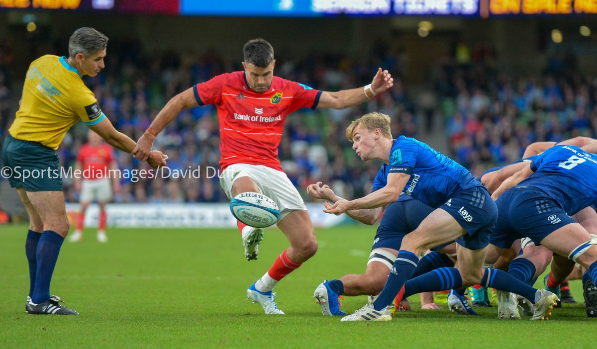 mediaimagescom's tweet photo. @leinsterrugby Ben Murphy making his debut clears the ball from a scrum despite the attentions of @Munsterrugby Conor Murray #LEINvMUNS @URCOfficial https://t.co/ddKnIYXoQK