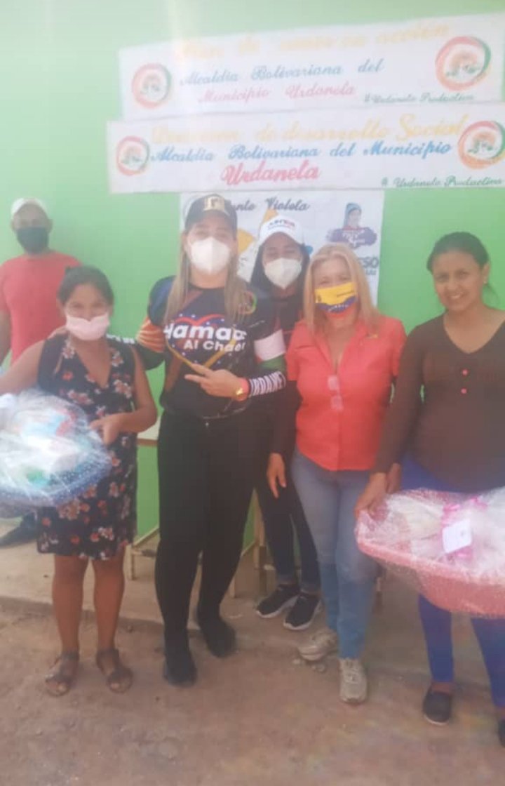 #1x10DelBuenGobierno En Urdaneta Lara sigue activo el Plan Parto Humanizado de la mano de la primera Combatiente Rita de Al Chaer brindando atención a las gestantes junto al Alcalde <a href="/HAMADCHAER/">HAMAD AL CHAER PSUV</a>. <a href="/NicolasMaduro/">Nicolás Maduro</a> <a href="/AdolfoP_Oficial/">Adolfo Pereira Gobernador</a> @AngelaRosaDice <a href="/WillianGil/">Willian Gil</a>