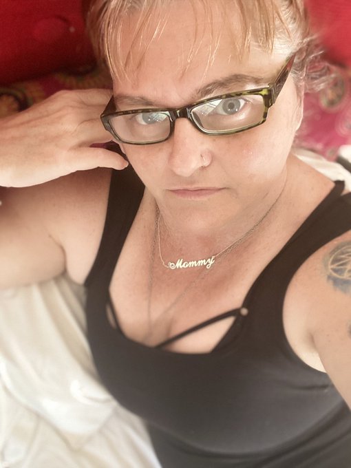 Can we just stay in bed today? https://t.co/MvxOUhkeiI