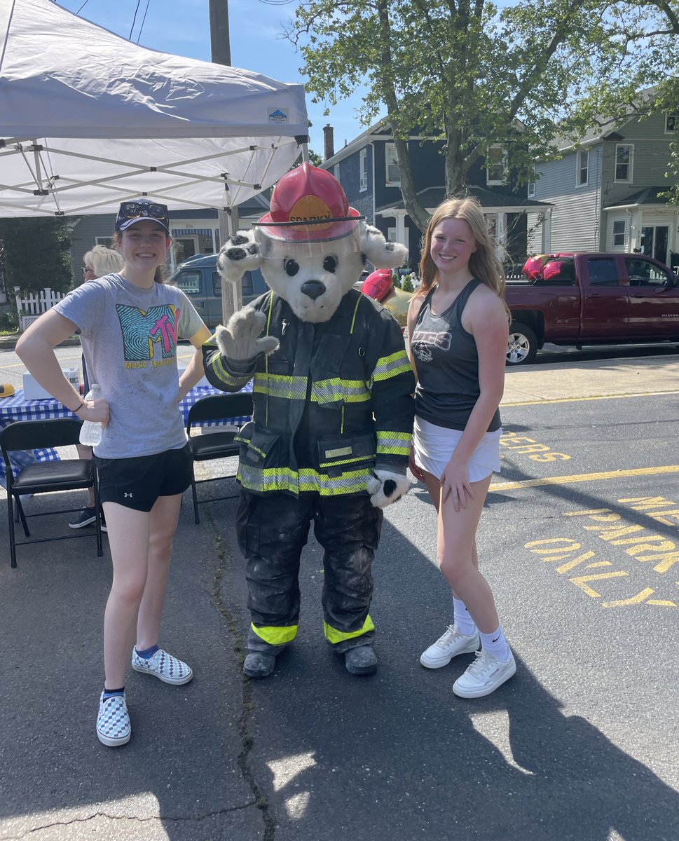 rbr_LibraryMC's tweet photo. RBR represents in RB at Raise the Roof Westside Hose firehouse fundraiser. Thx volunteer firefighters for all you do! Thx Kate Triggiano for inviting us. #sparkythefiredog #rbrbucs
Special thx to Billy Portman for the tent!#hottestday @rbrhs @rbrathletics @TheSourceRBRHS https://t.co/oMY5tb4EqS