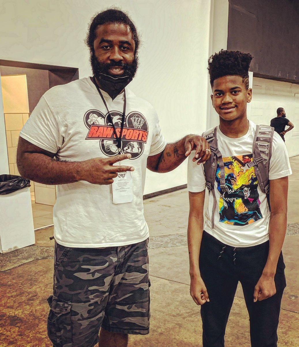 BigStarRawSport's tweet photo. NEW YORK CITY aka “DA CITY OF GUARDS” y’all got one 🏀✔️ He goes by the nickname “MAGIC MEL” 🤘🏾💯 He’s got the gift 🎁 
c/o 2026 

#MagicMel #DaCityOfGuards  #RawSports #NYC #Sports #Basketball #NYPointGuards #PointGuard https://t.co/HwyGcRT6OA