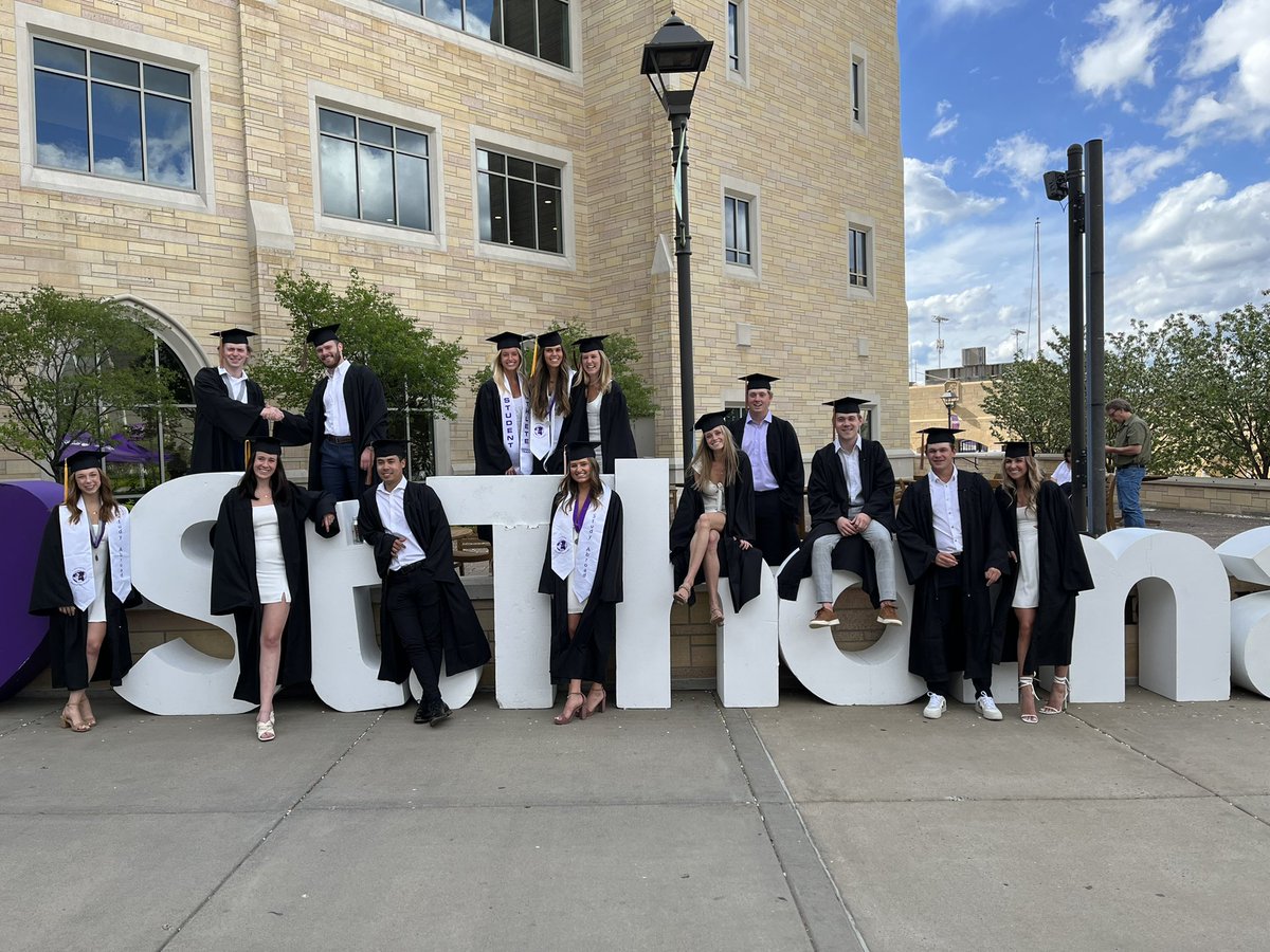 lkmasuda's tweet photo. Congratulations Hannah! #TommieGrad https://t.co/NG2IZWQqCl