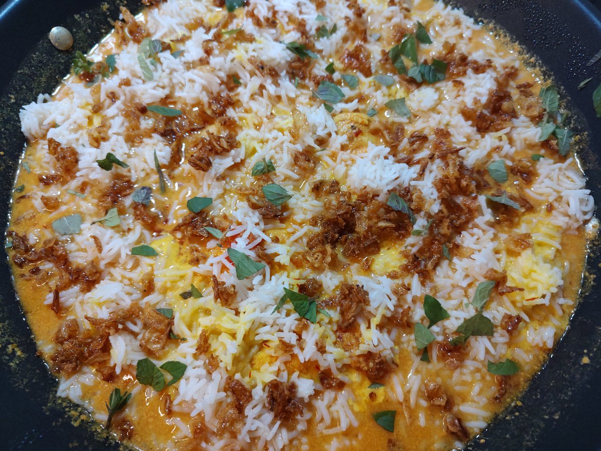 GeologistsCat's tweet photo. ...in the next step of the #CurryAdventure a layer of #rice & - exactly - more spices is added! Layering is a difficult task in my place, since #sedimentology isn't my humans strongest suit ...
#curry #food #Cooking https://t.co/FNqr6z2kei