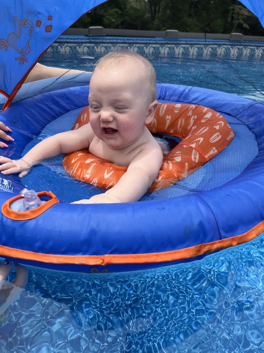 JoeHeilig's tweet photo. Pool party https://t.co/535XrpupiN