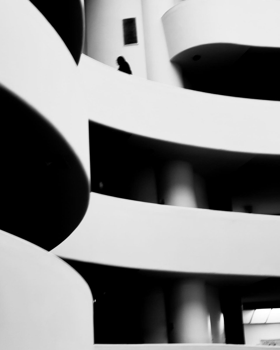 lightshadowhtx's tweet photo. #guggenheim #NYC #LeicaQ2 https://t.co/kxeZysZQu1