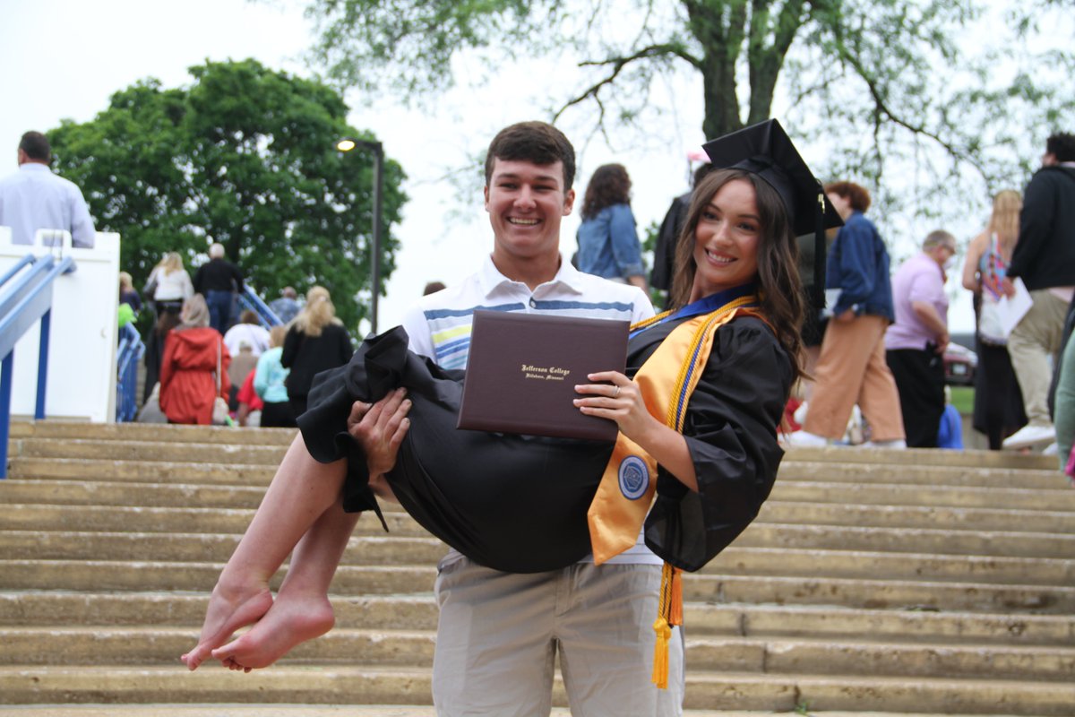 GoJeffco's tweet photo. Today's #Commencement Ceremonies were described perfectly by a graduate's decorated cap, "A sweet ending to a new #beginning."
Please note all photos from our 3 ceremonies will be posted early next week. Enjoy your weekend, #Classof2022! #JeffcoGrad https://t.co/otfA0J9Rp3