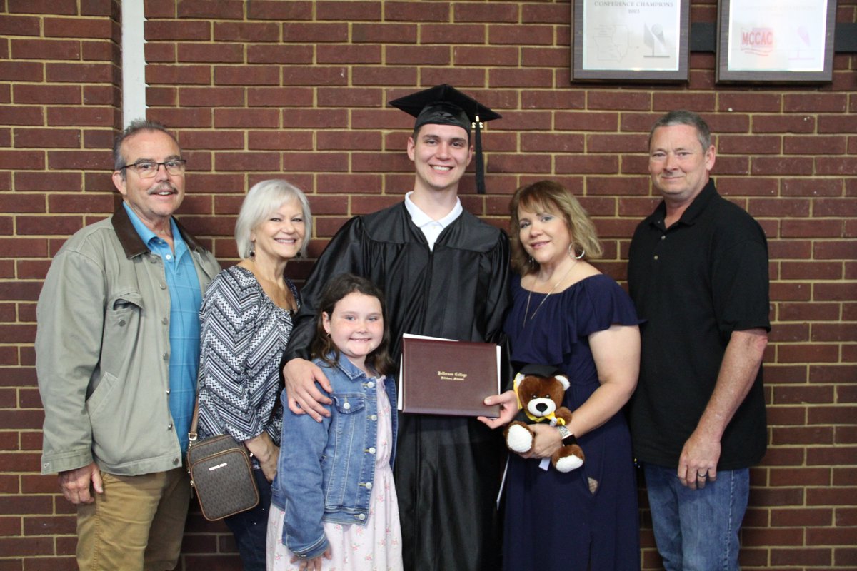 GoJeffco's tweet photo. Today's #Commencement Ceremonies were described perfectly by a graduate's decorated cap, "A sweet ending to a new #beginning."
Please note all photos from our 3 ceremonies will be posted early next week. Enjoy your weekend, #Classof2022! #JeffcoGrad https://t.co/otfA0J9Rp3