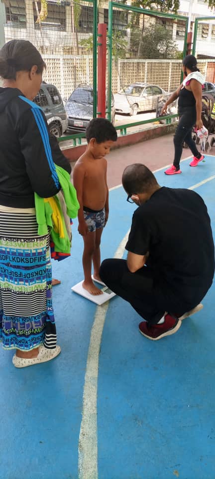 AleCrespoF's tweet photo. Evaluamos 400 niños en 6 comunidades de Maracay y todos los menores de 5 años recibieron un cereal diseñado para prevenir la desnutrición

Aquellos que conseguimos desnutridos, recibieron además un suplemento o tratamiento para tratarla, e inician un plan de seguimiento desde hoy https://t.co/o9euP1aCSl