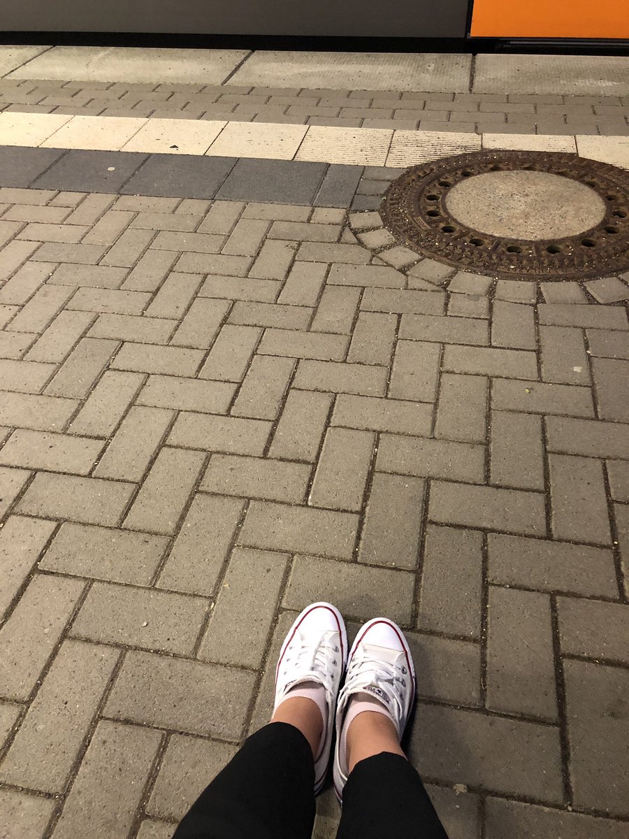 FashionQueendom's tweet photo. When you wonder why you dared to try to travel by #deutschebahn…🤦🏻‍♀️and your 4 hour journey turns into an 11 hour night odyssee😡🥶😴 #deutschebahnistimmerzuspät #noservice #servicewüstedeutschland https://t.co/XqqxnyrIpe