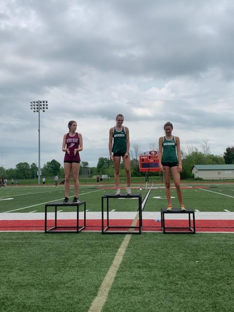 nardinxc's tweet photo. Day 1 1st place finishes:
4x800 relay - Chloe Smith, Taylor Seitz, Pink Mangan, MK Hartigan
Discus - Clare Rados
Triple Jump - Presleigh Brunner
3000m - Emma Sgroi https://t.co/2VXOfTu1mz