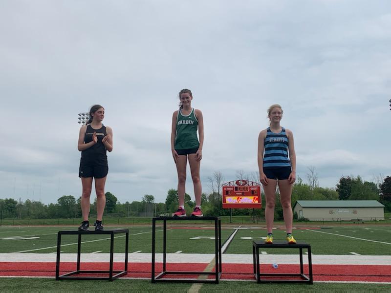 nardinxc's tweet photo. Day 1 1st place finishes:
4x800 relay - Chloe Smith, Taylor Seitz, Pink Mangan, MK Hartigan
Discus - Clare Rados
Triple Jump - Presleigh Brunner
3000m - Emma Sgroi https://t.co/2VXOfTu1mz