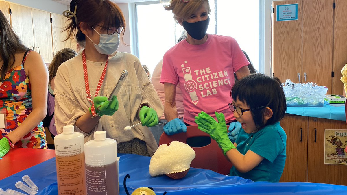 yulingcheng's tweet photo. Tons of hands-on #science experiments happened at @citizenscilab for this #RemakeDaysSWPA event! Loved every minute. ❤️🧪#RemakeDays #WhenYouWonder https://t.co/frmqE7eLou